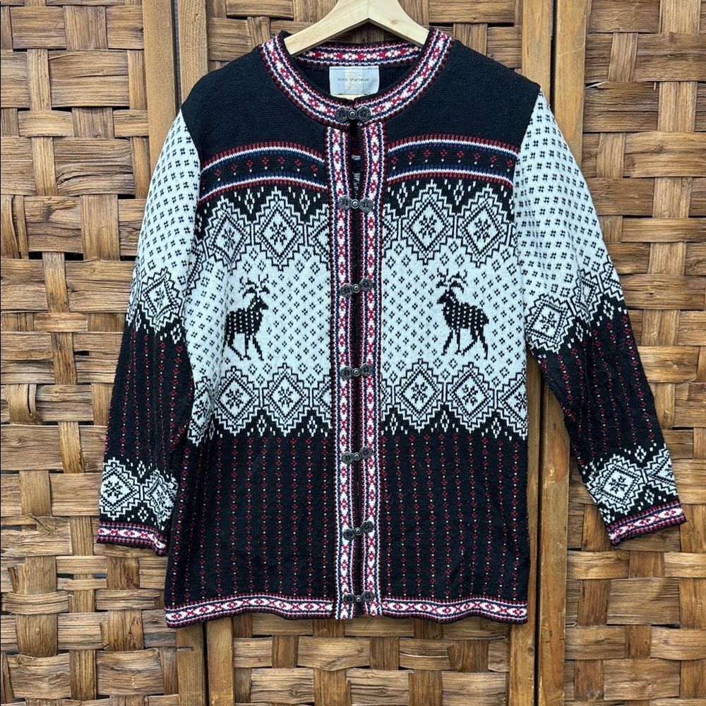Vintage Remix Sportswear Black and White Nordic Cardigan with Reindeer Pattern